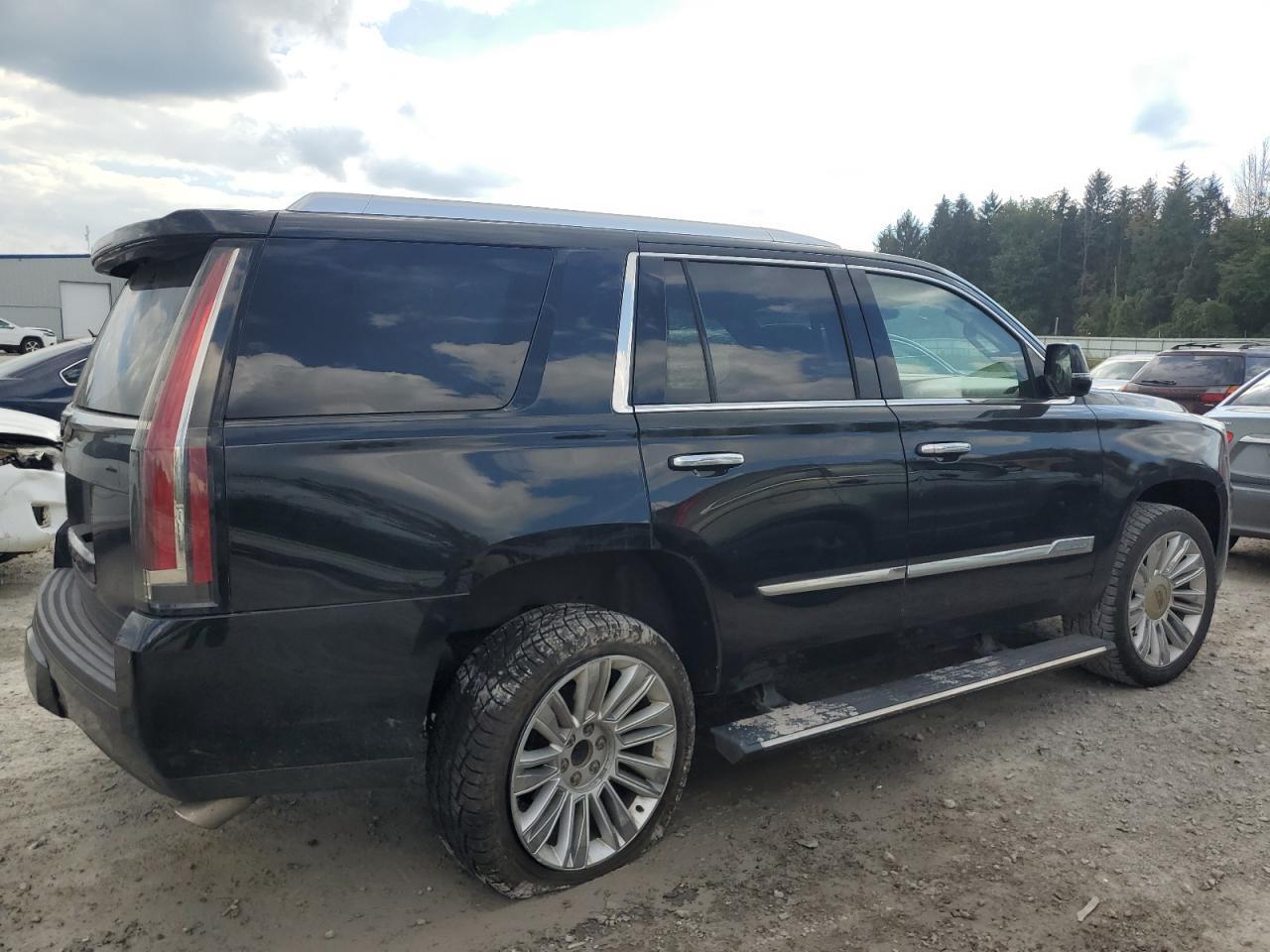 2016 Cadillac Escalade Platinum - Image 3