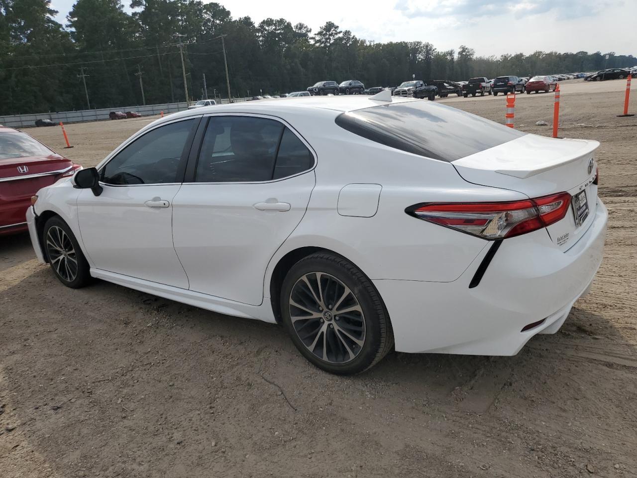 2019 Toyota Camry L - Фото 2