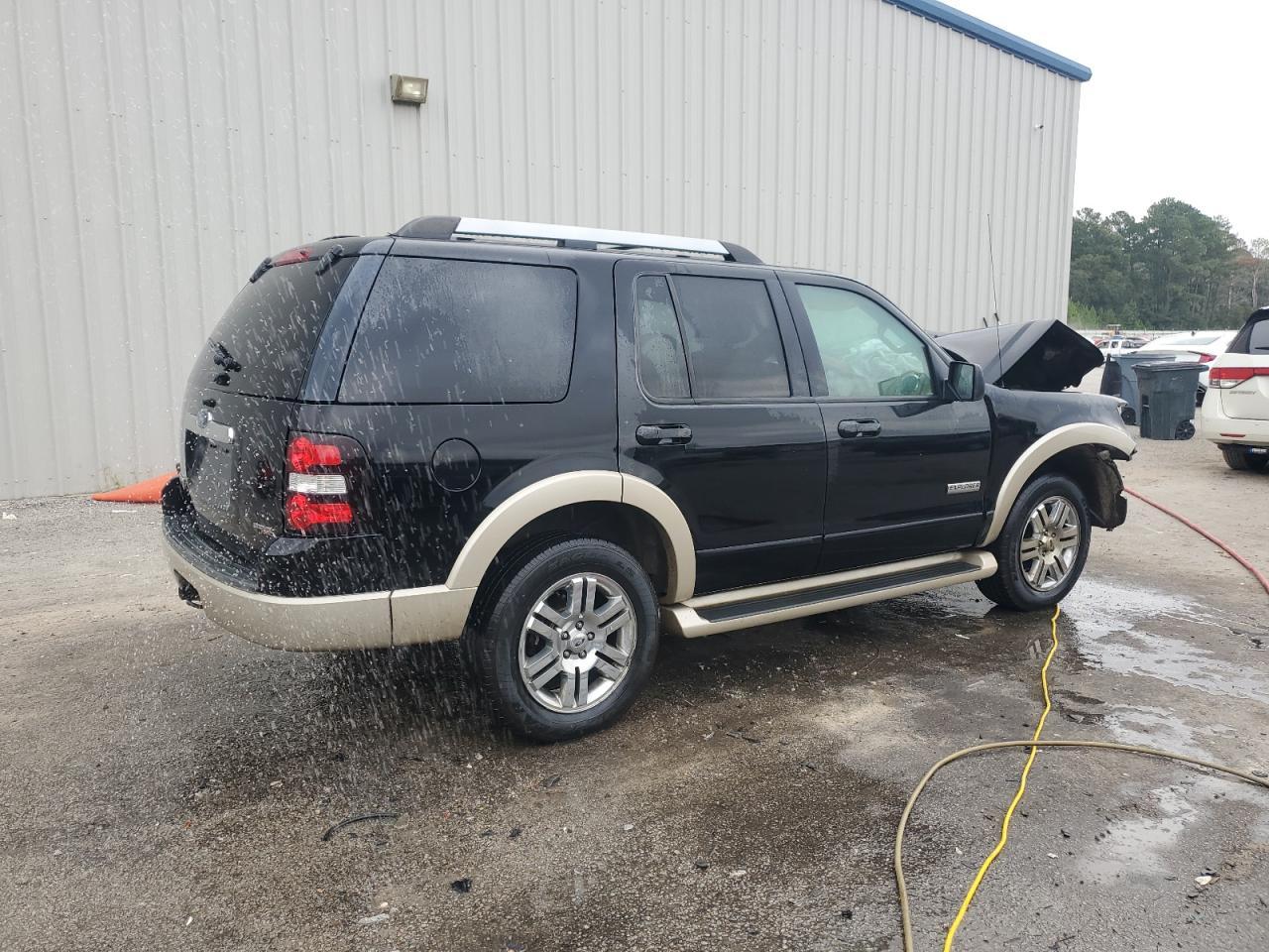 2006 Ford Explorer Eddie Bauer - Image 3