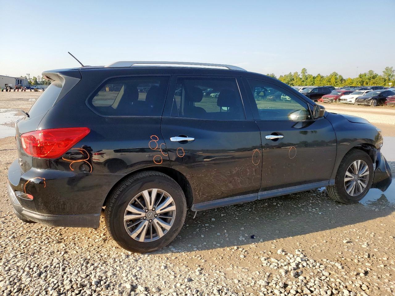2018 Nissan Pathfinder S - Image 3
