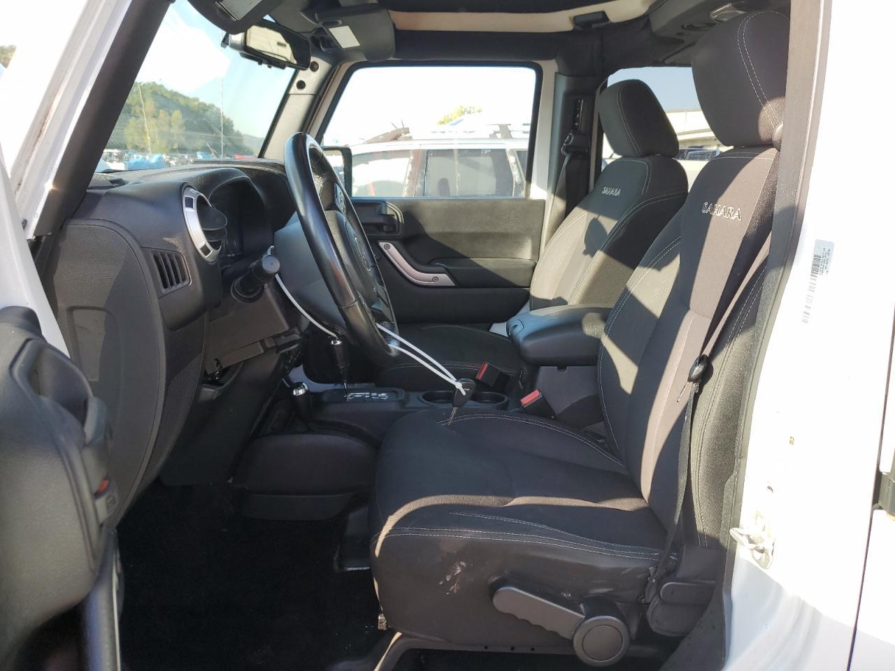 2016 Jeep Wrangler Unlimited Sahara - Image 7