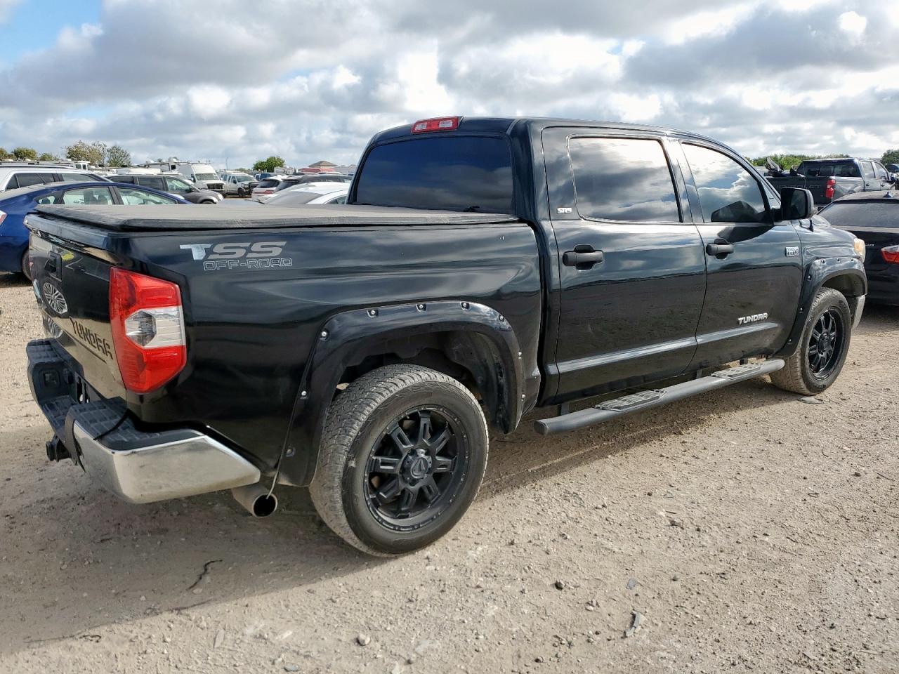 2014 Toyota Tundra Crewmax Sr5 - Image 3