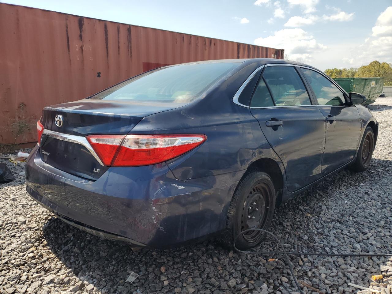 2015 Toyota Camry Le - Фото 3