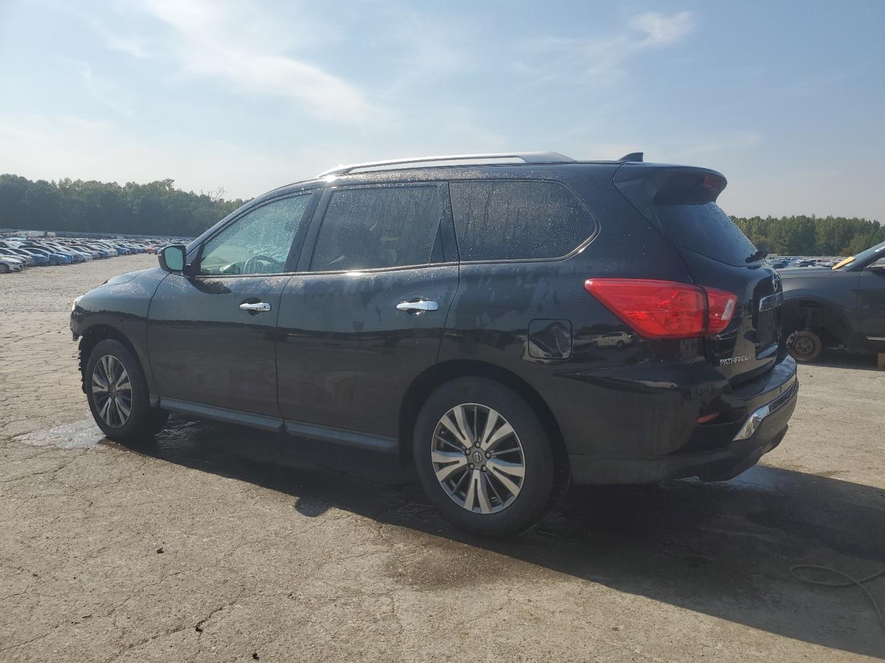 2019 Nissan Pathfinder S - Image 2