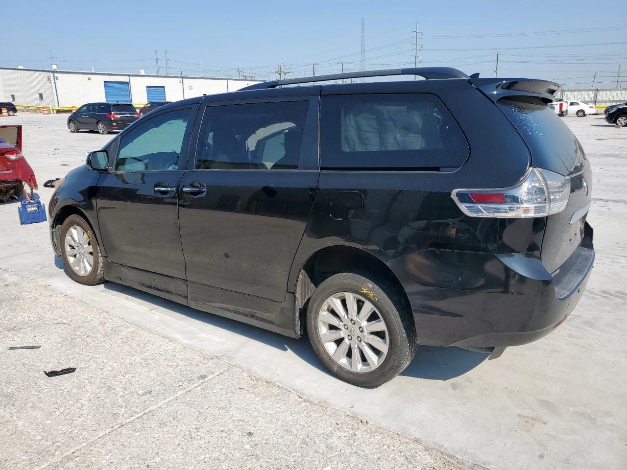 2011 Toyota Sienna Xle - Image 2