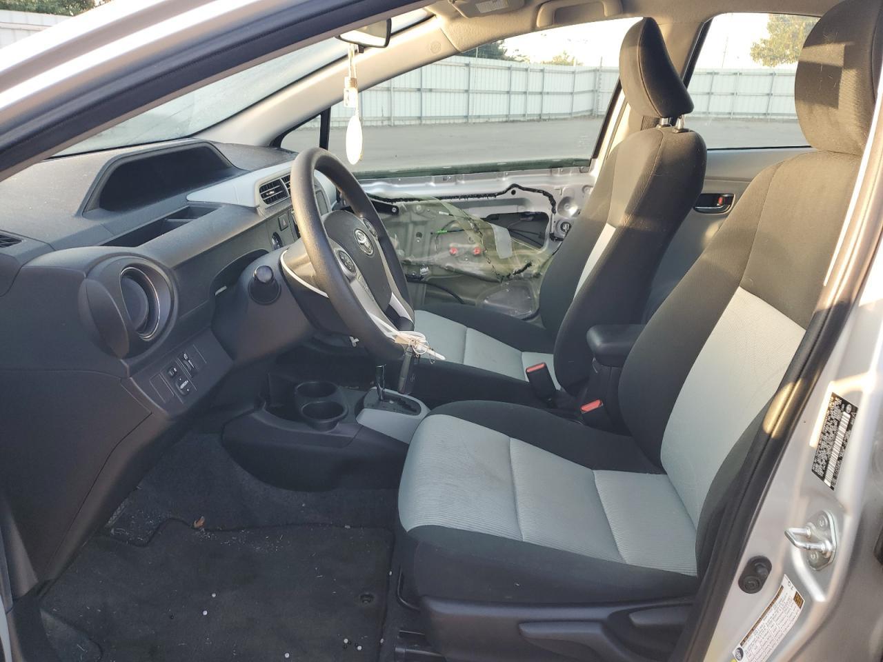 2012 Toyota Prius C - Фото 7