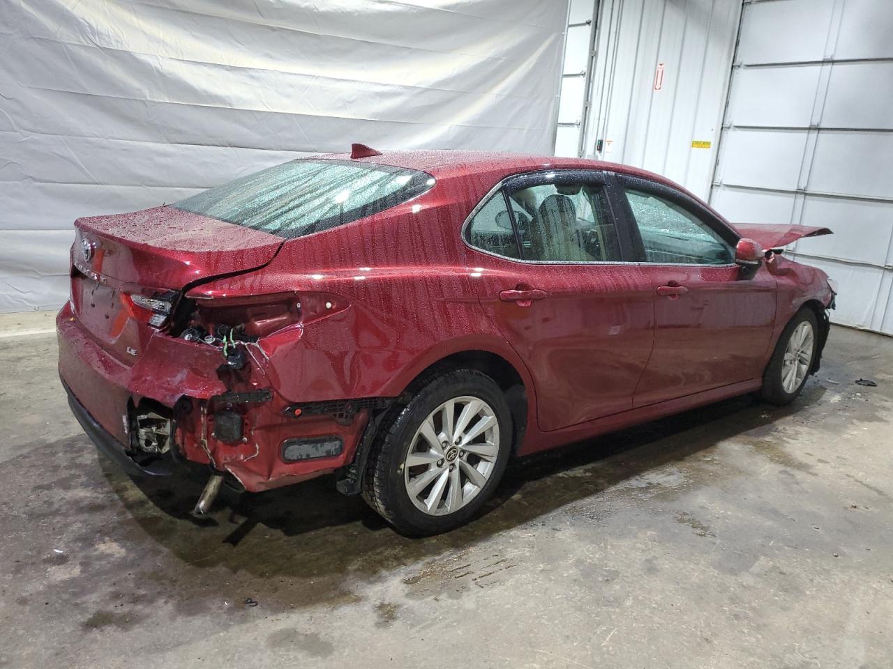 2021 Toyota Camry Le - Фото 3