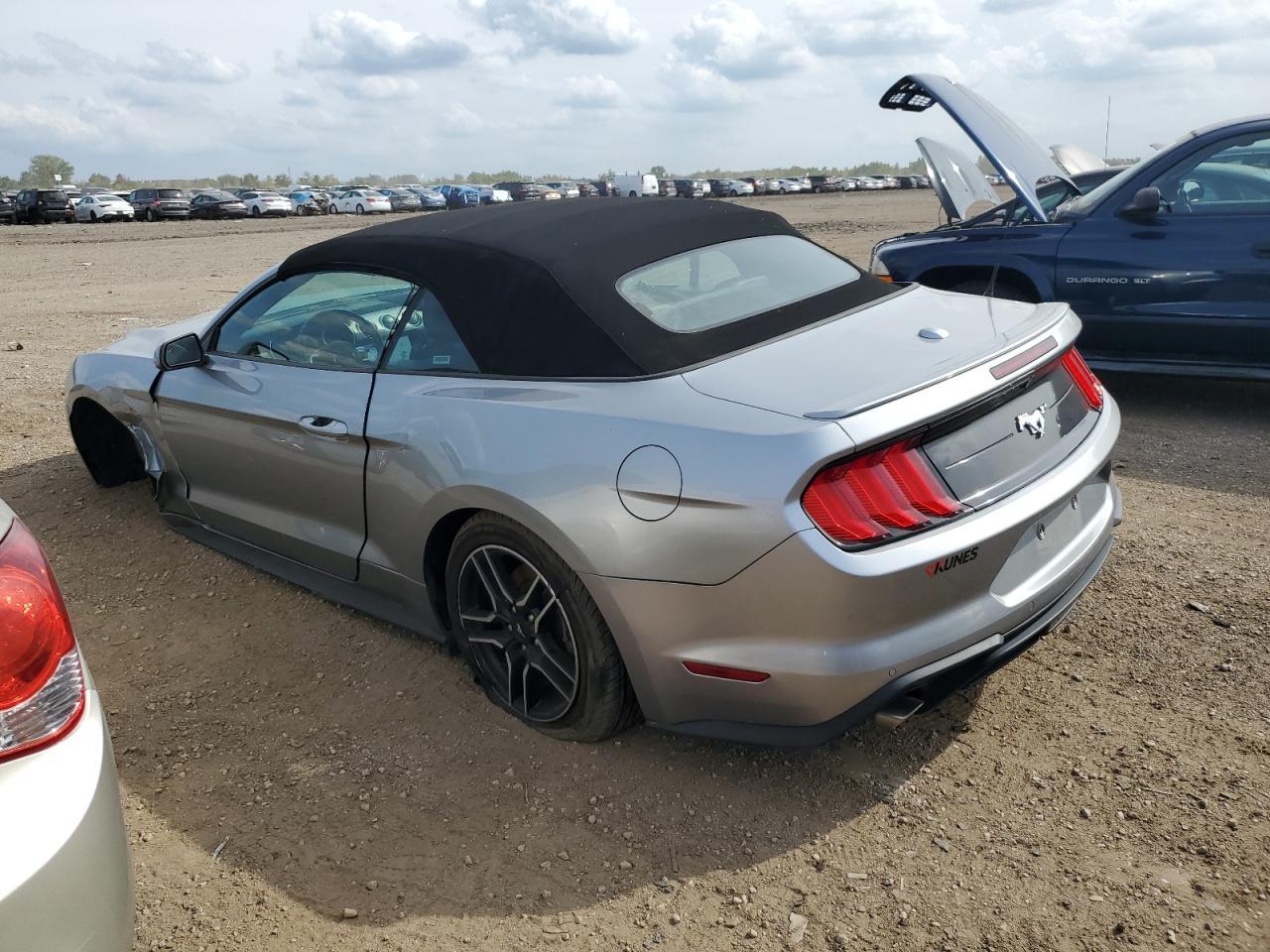 2022 Ford Mustang - Фото 2