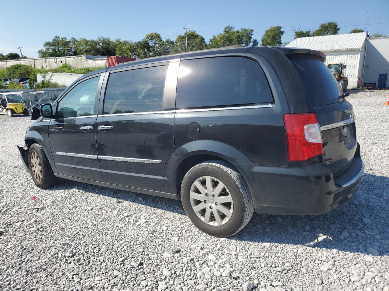 2015 Chrysler Town & Country Touring - Фото 2