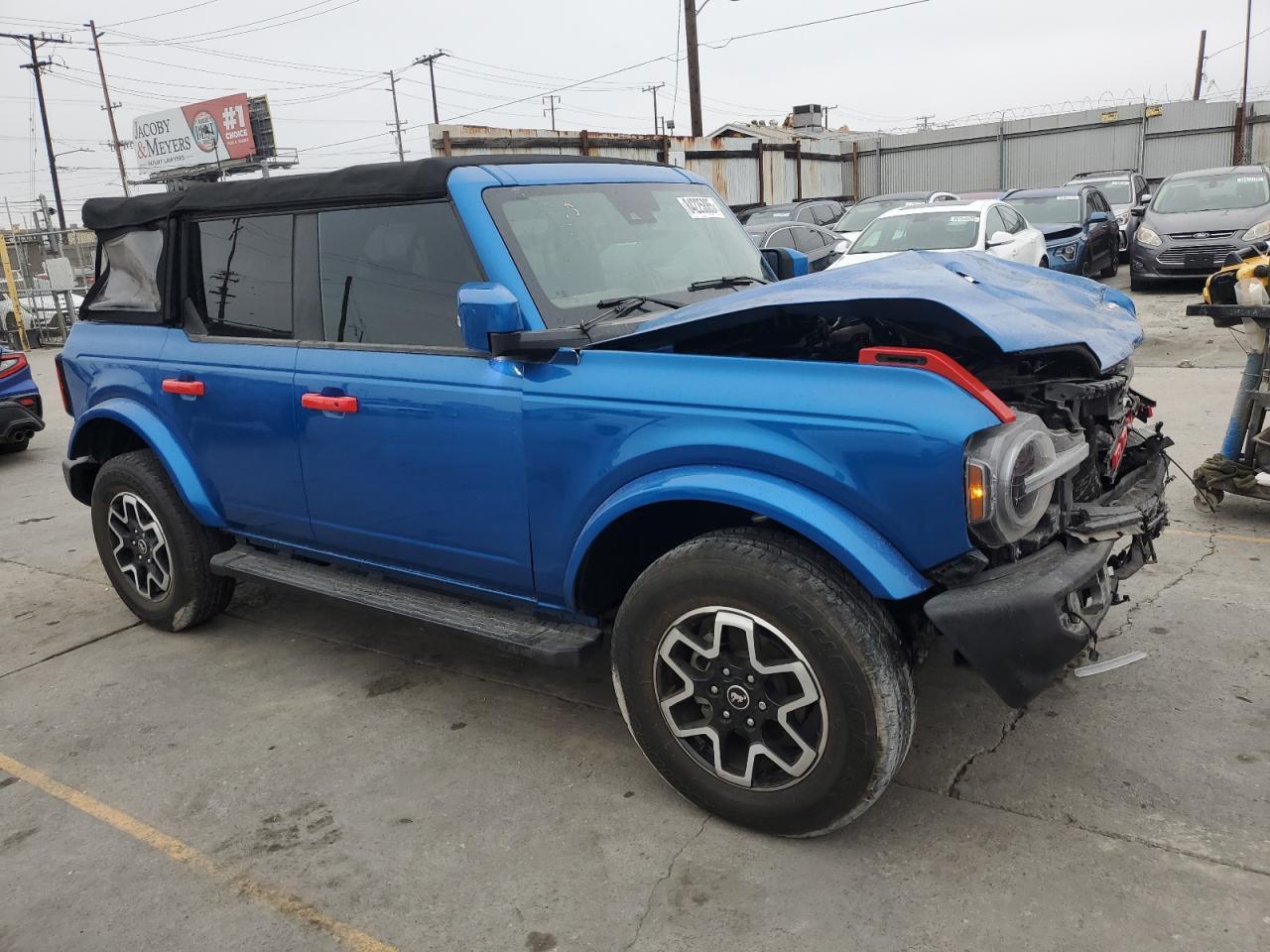 2022 Ford Bronco Base - Image 4