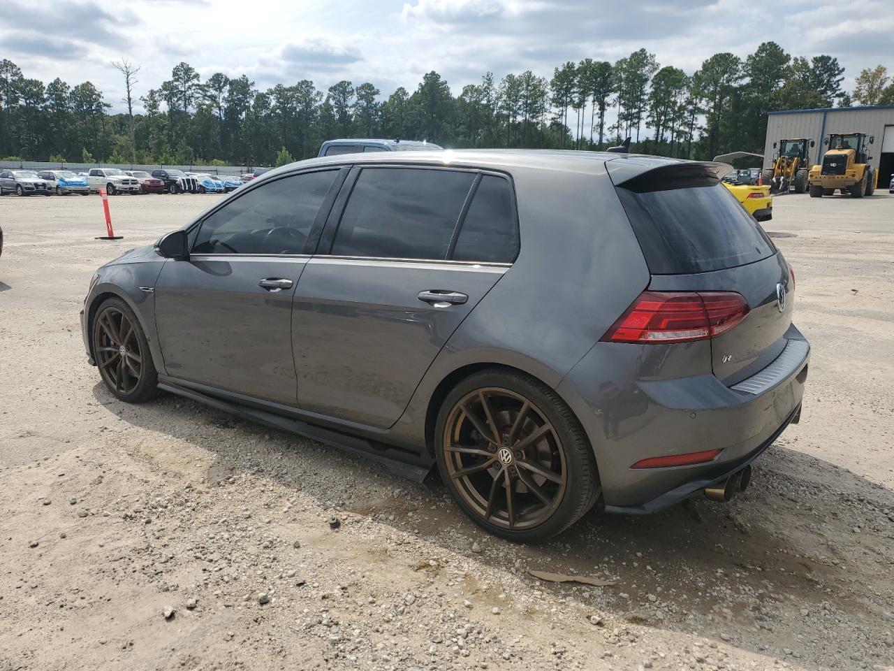 2019 Volkswagen Golf R - Image 2
