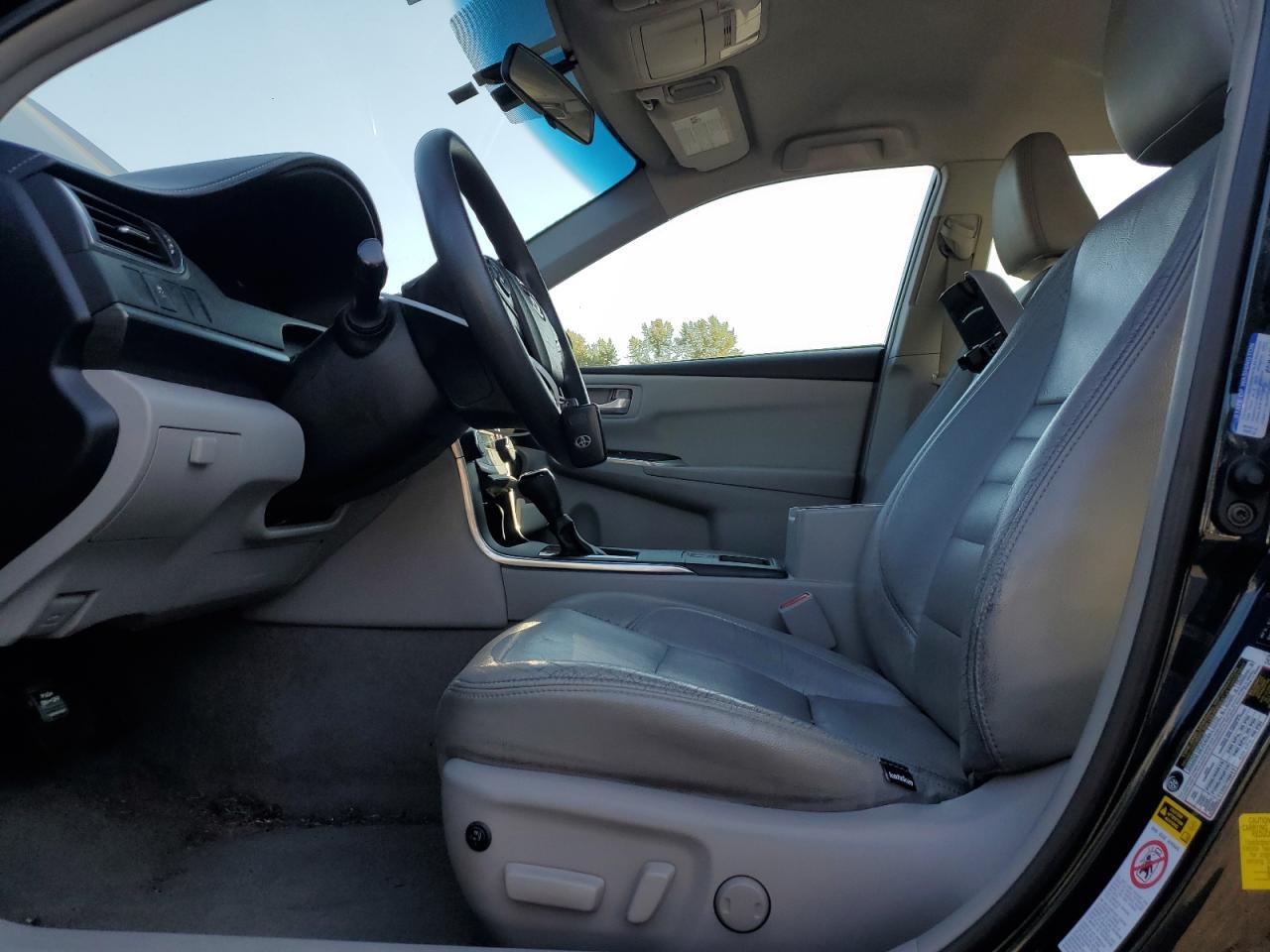 2016 Toyota Camry Hybrid - Image 7