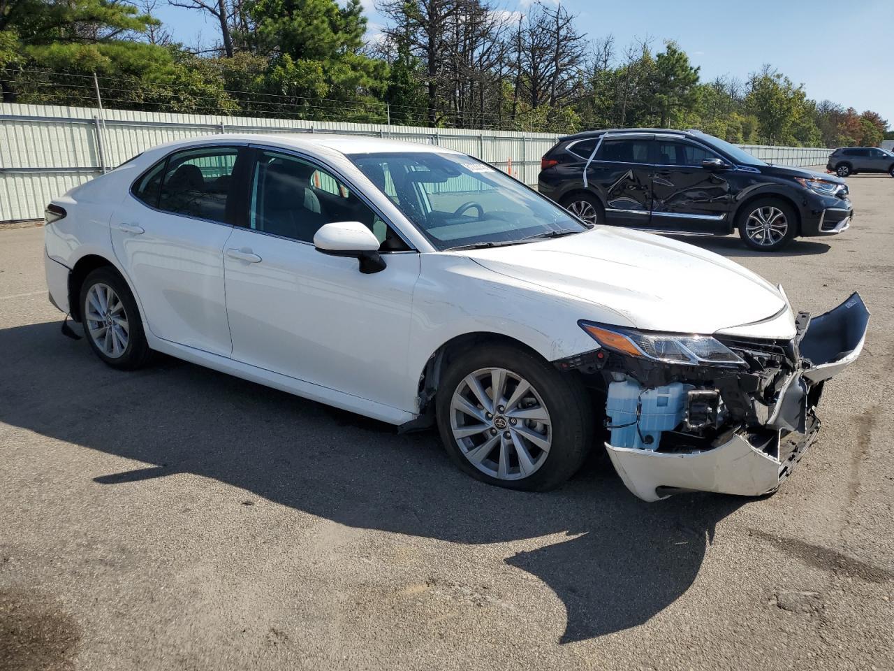 2022 Toyota Camry Le - Фото 4