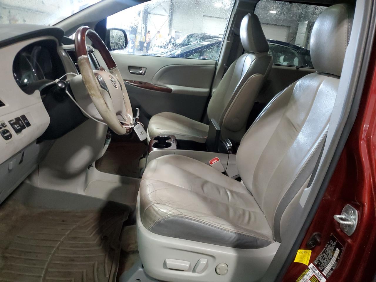 2012 Toyota Sienna Limited 7-Passenger - Фото 7