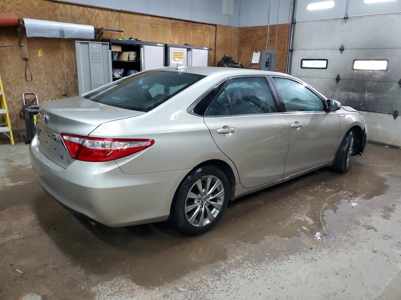 2016 Toyota Camry Hybrid - Фото 3