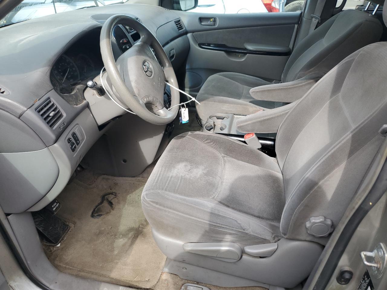 2005 Toyota Sienna Ce - Image 7