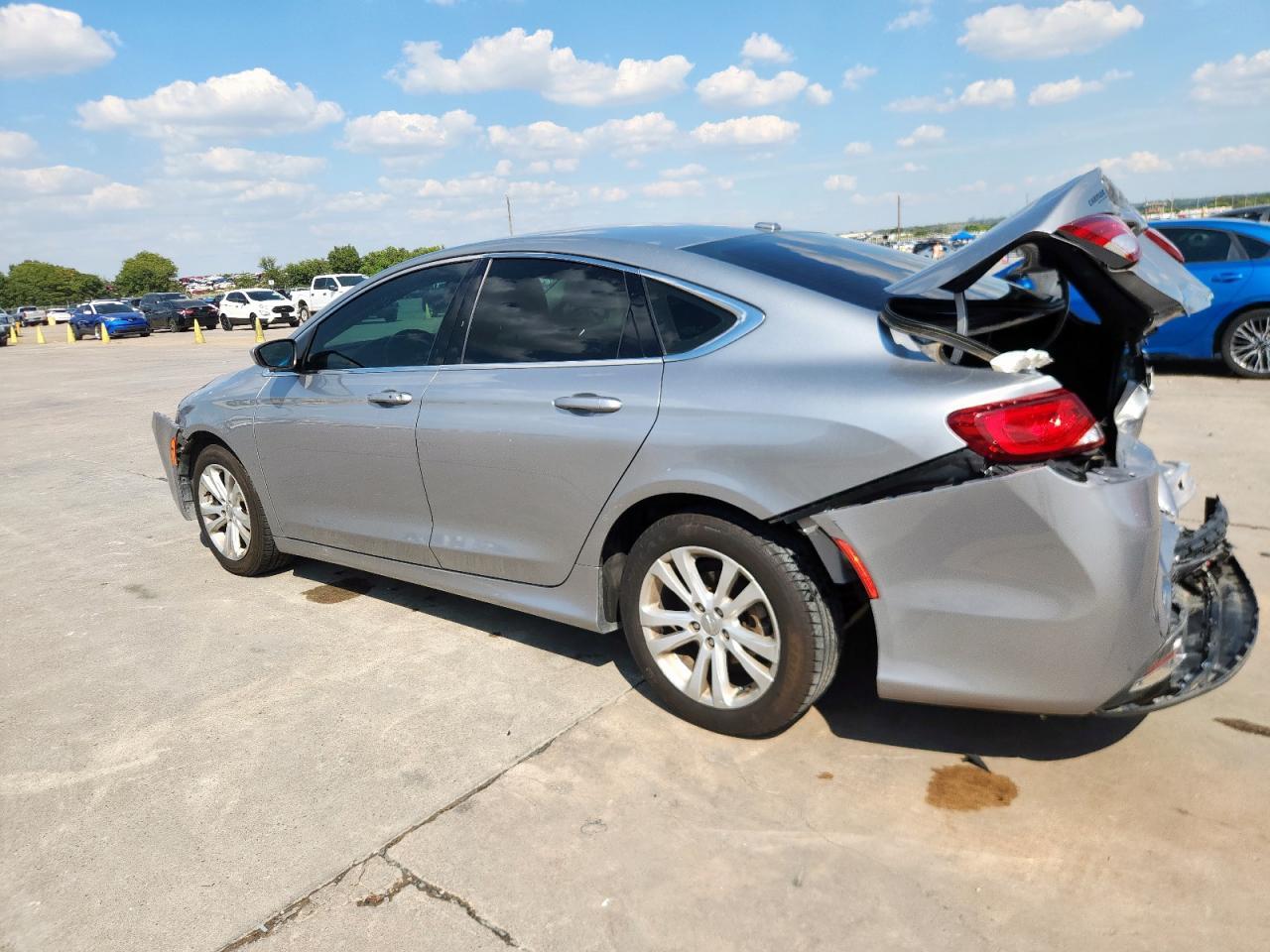 2016 Chrysler 200 Limited - Фото 2