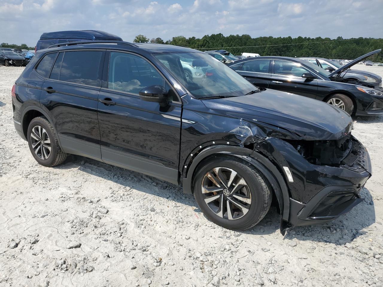 2022 Volkswagen Tiguan S - Фото 4