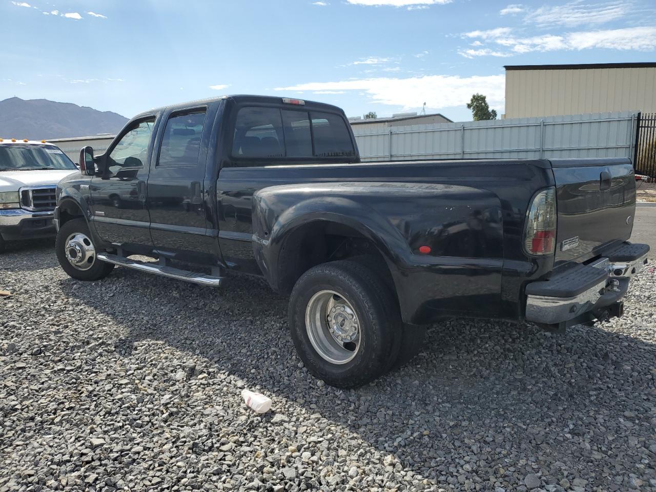 2006 Ford Super Duty F-350 W/D - Image 2