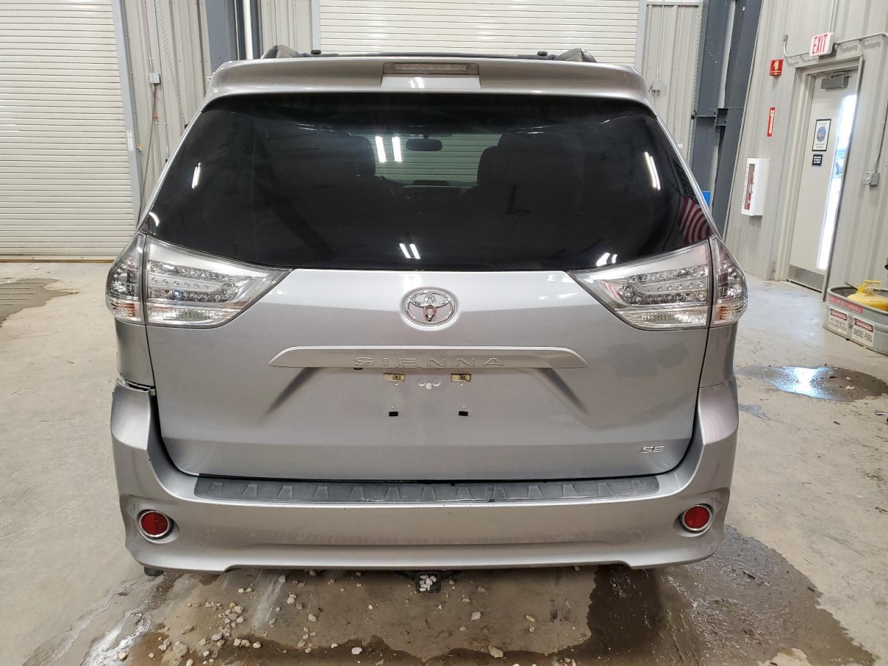 2014 Toyota Sienna Sport - Image 6