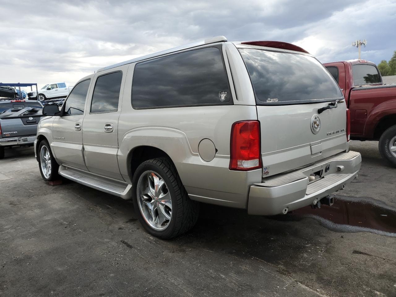 2004 Cadillac Escalade Esv - Image 2
