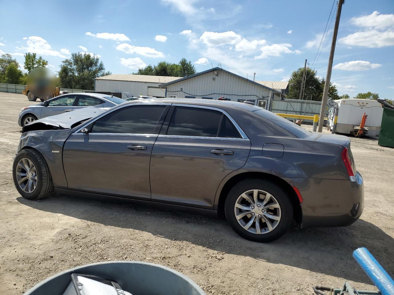 2015 Chrysler 300 Limited - Фото 2