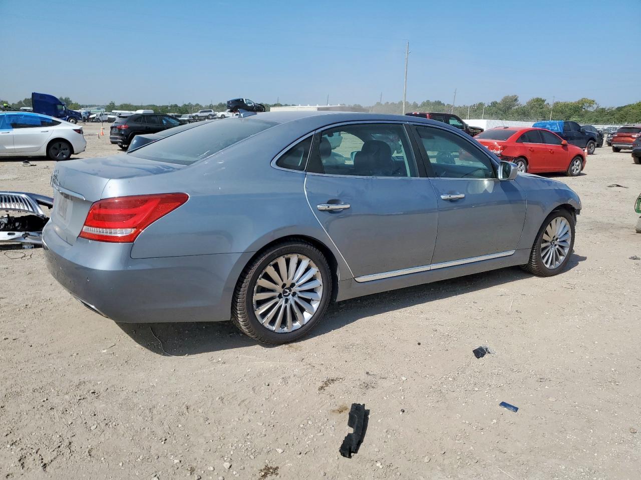 2016 Hyundai Equus Signature - Image 3