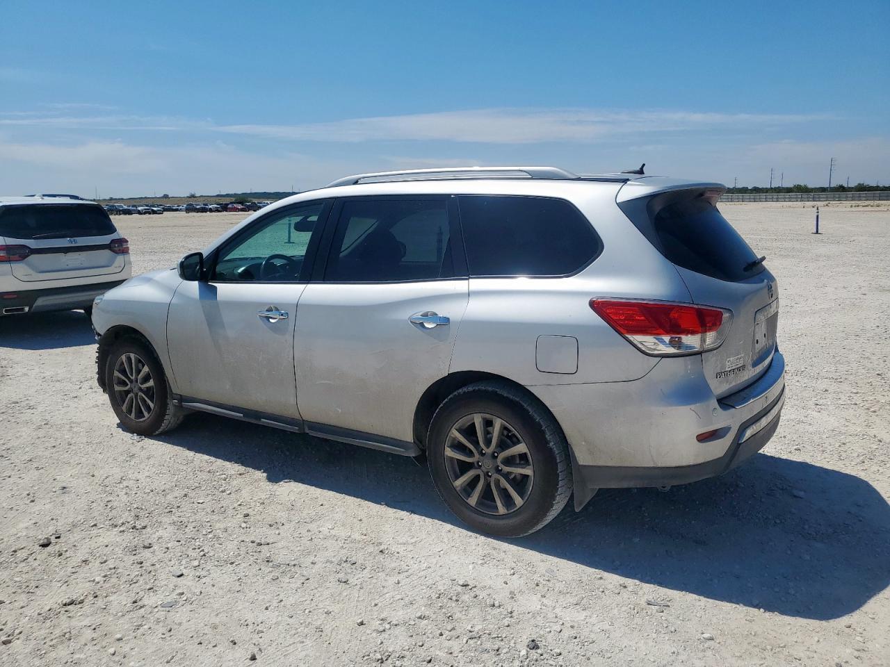 2016 Nissan Pathfinder S - Фото 2