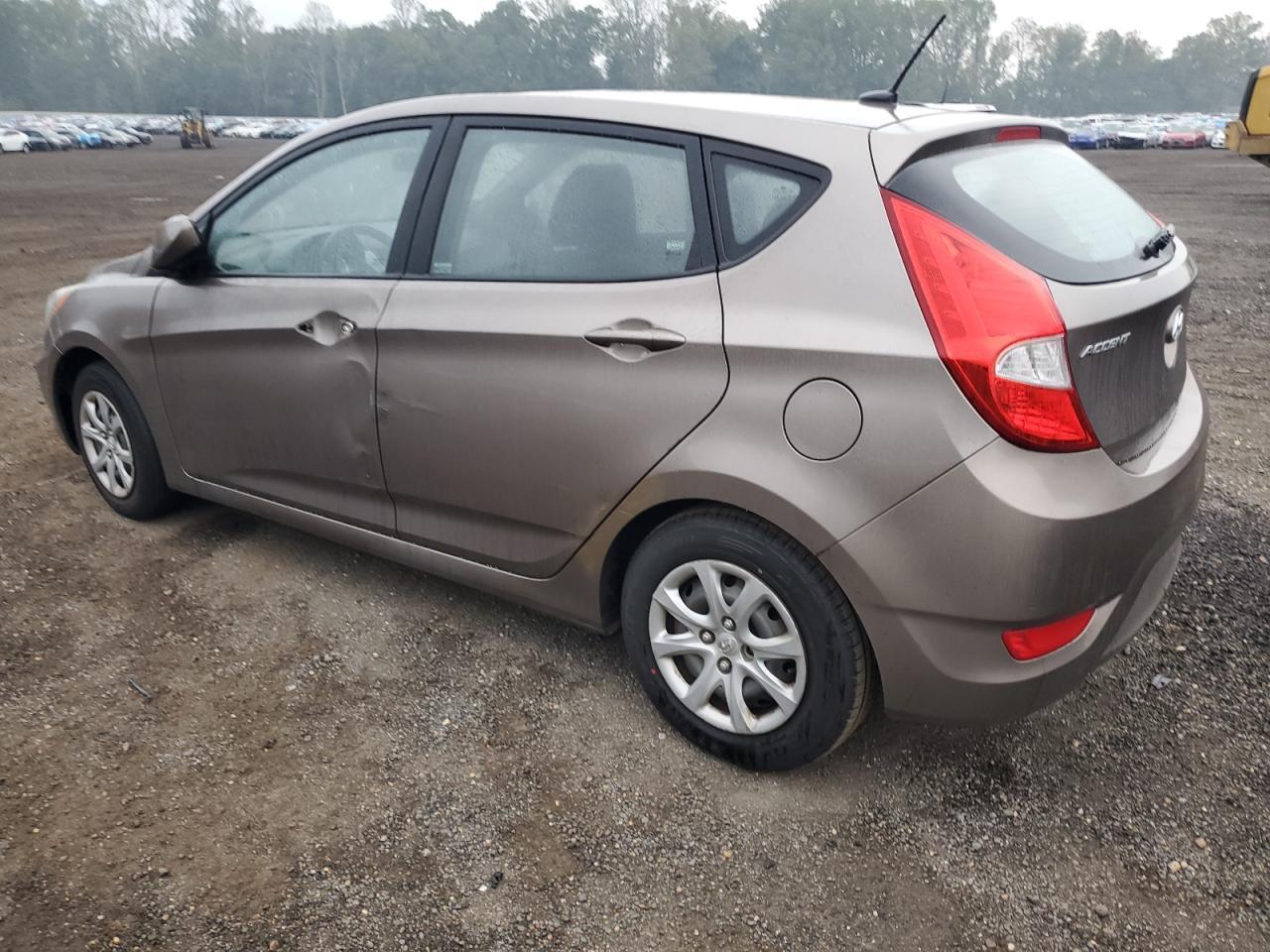 2012 Hyundai Accent Gls - Фото 2