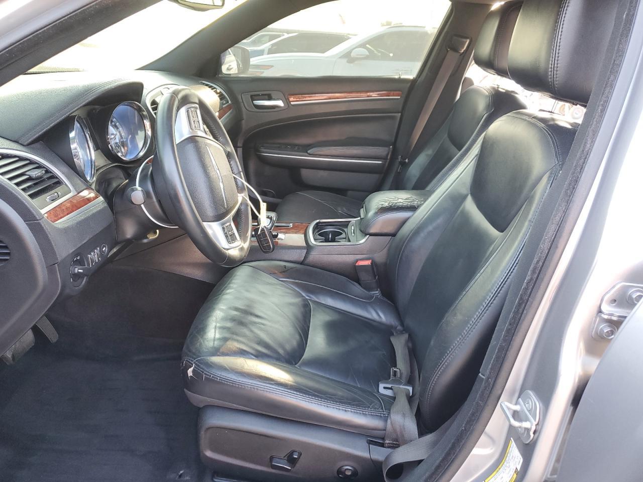 2014 Chrysler 300 - Image 7