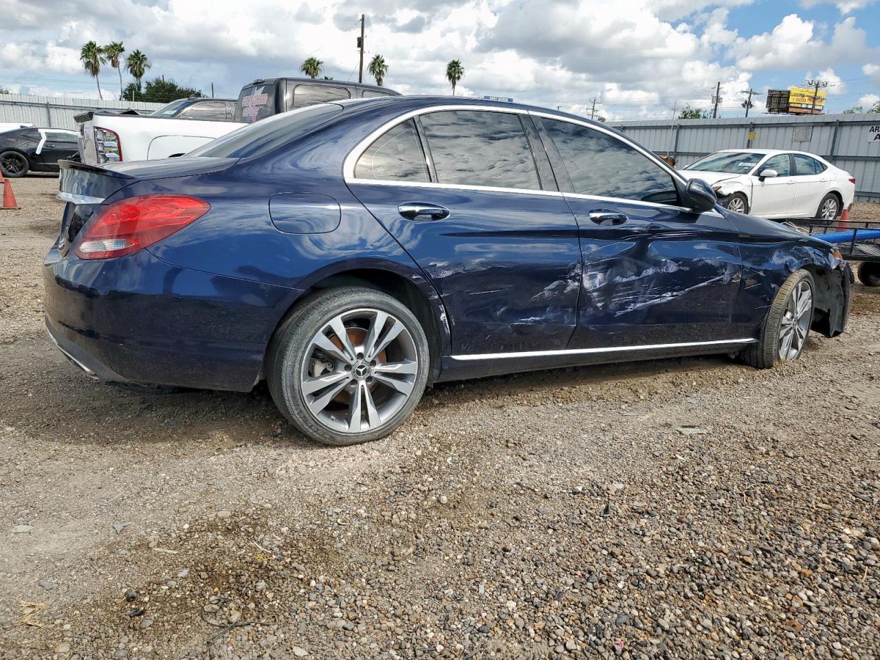 2018 Mercedes-Benz C 300 - Фото 3