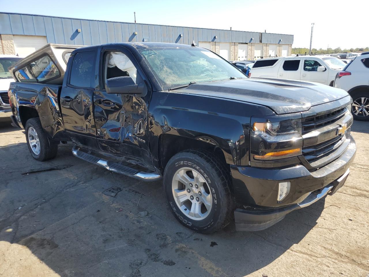 2017 Chevrolet Silverado K1500 Lt - Image 4