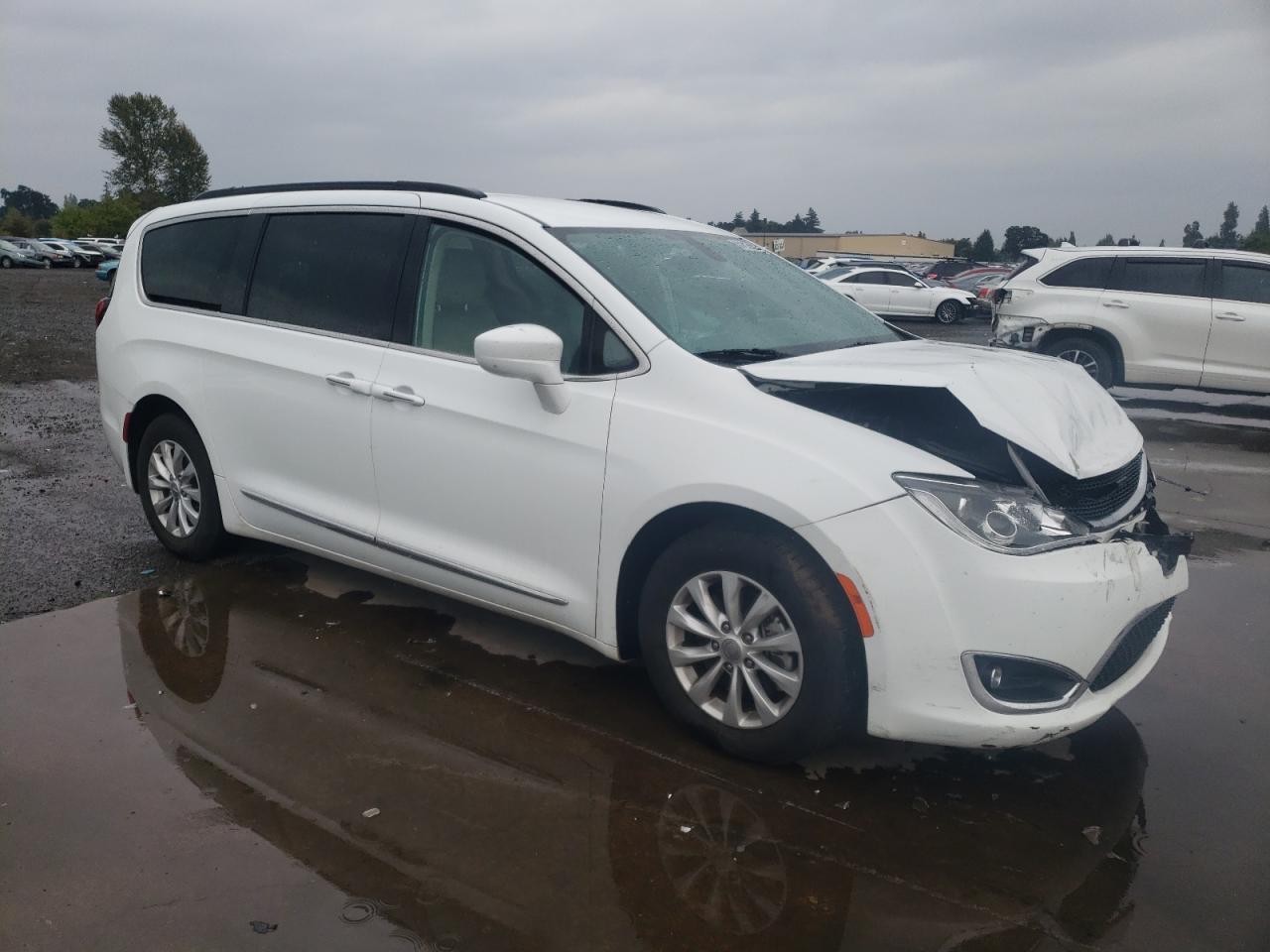 2017 Chrysler Pacifica Touring L - Фото 4