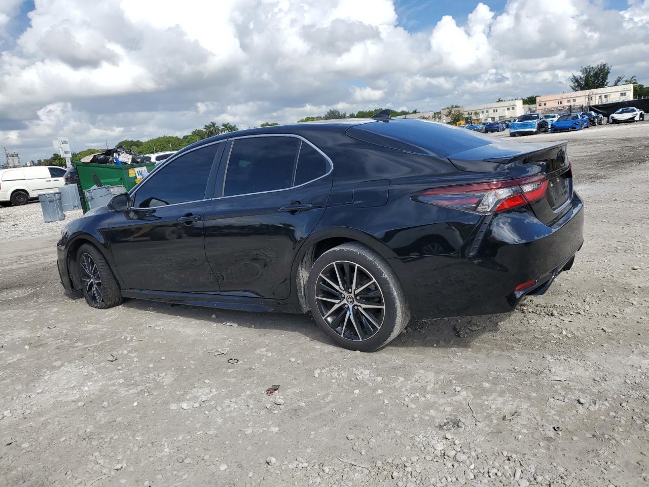 2022 Toyota Camry Se - Image 2