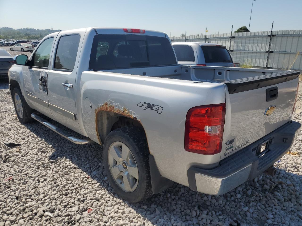 2011 Chevrolet Silverado K1500 Lt - Image 2