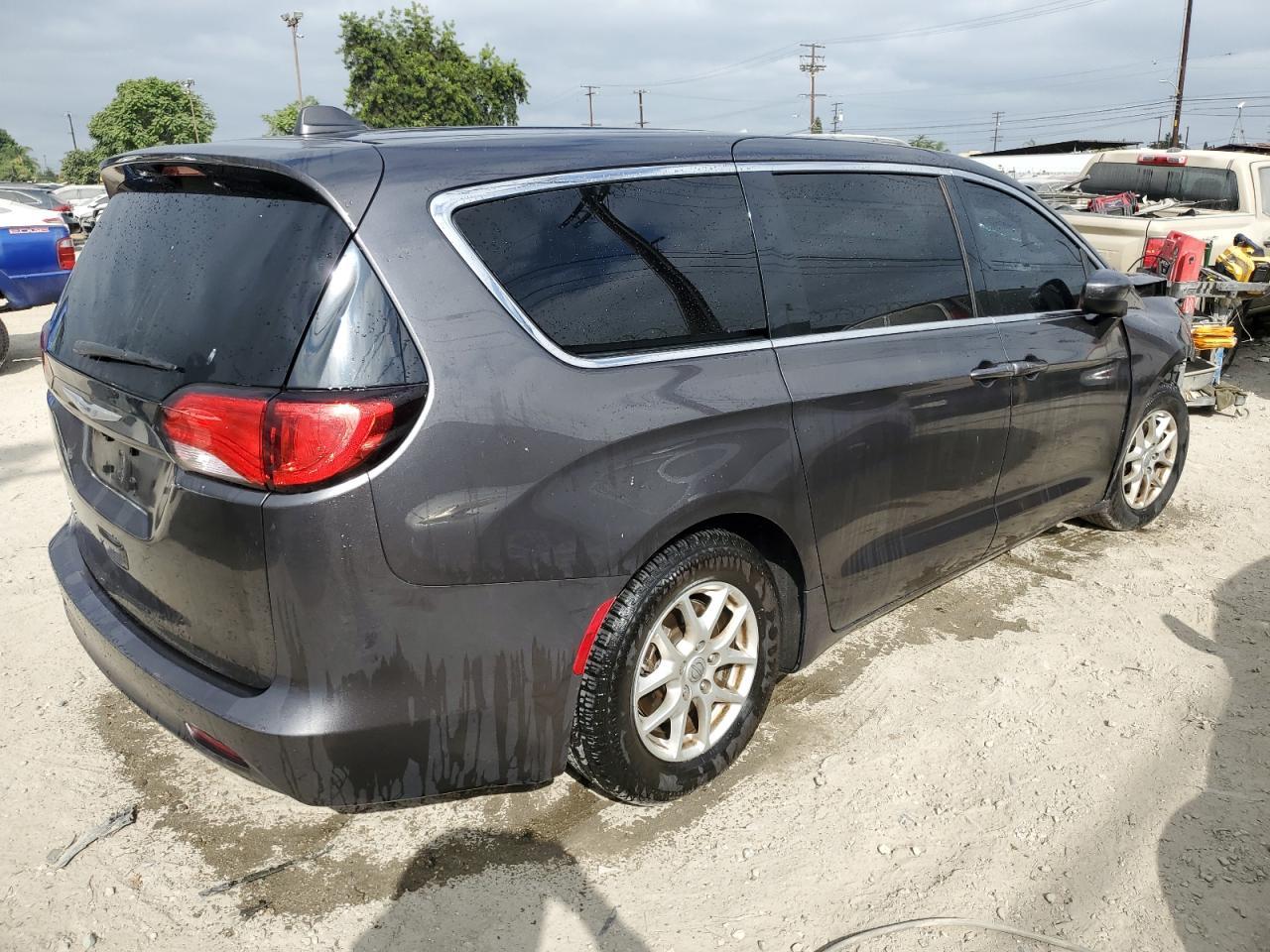 2020 Chrysler Voyager Lx - Image 3