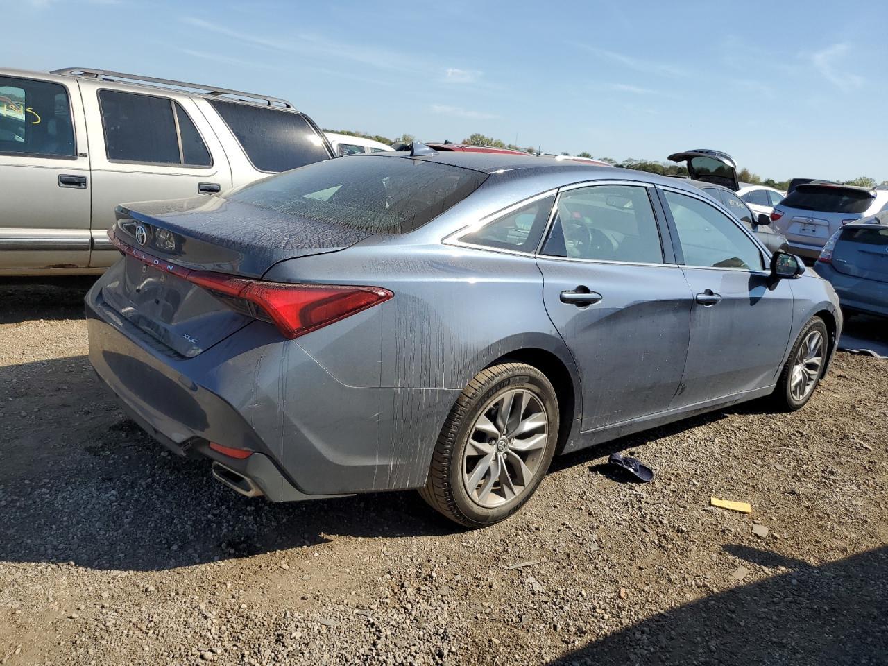 2019 Toyota Avalon Xle - Image 3