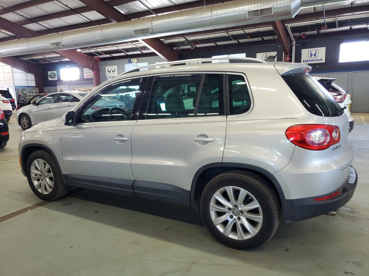 2009 Volkswagen Tiguan S - Фото 2