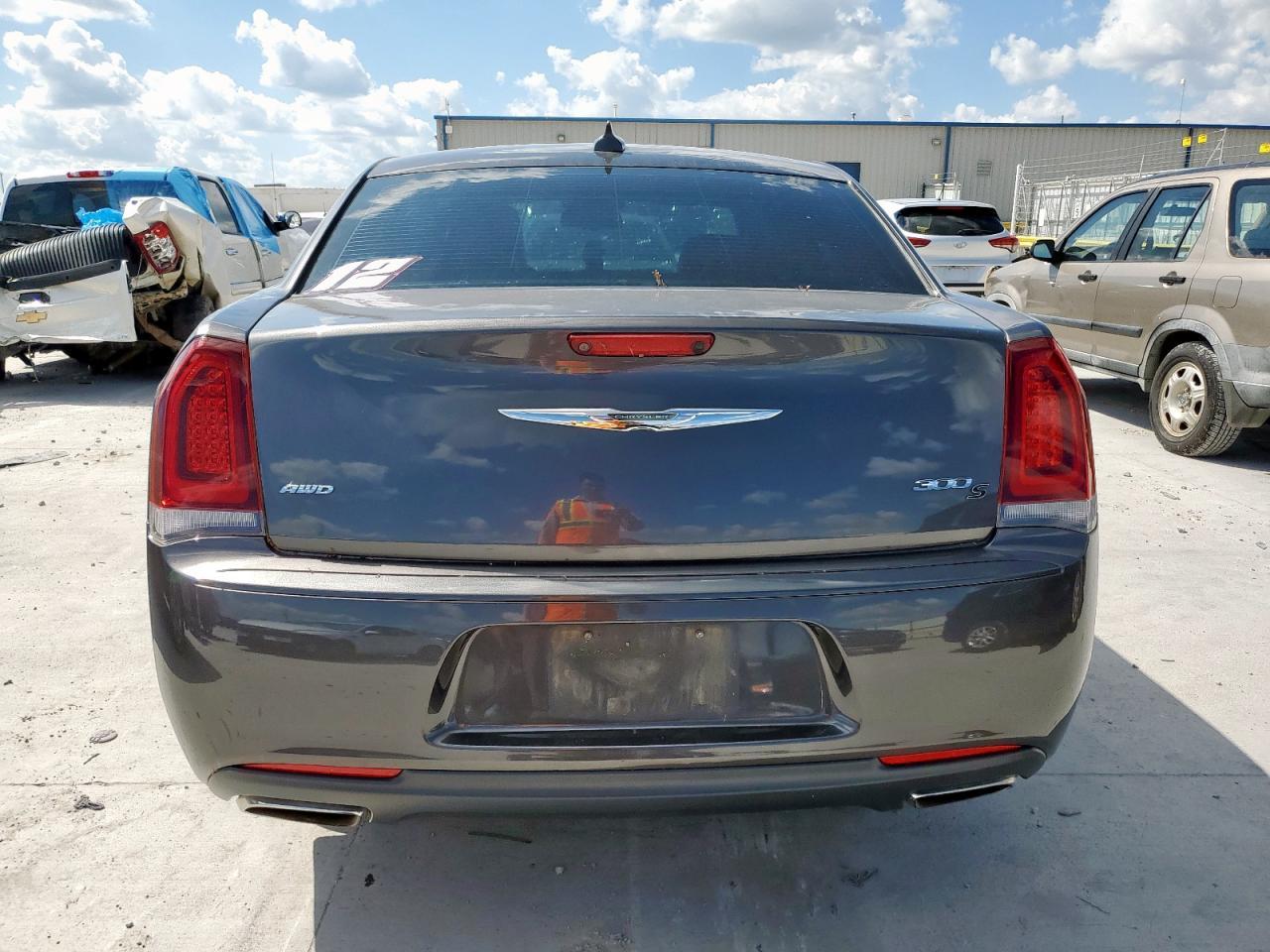 2019 Chrysler 300 S - Image 6