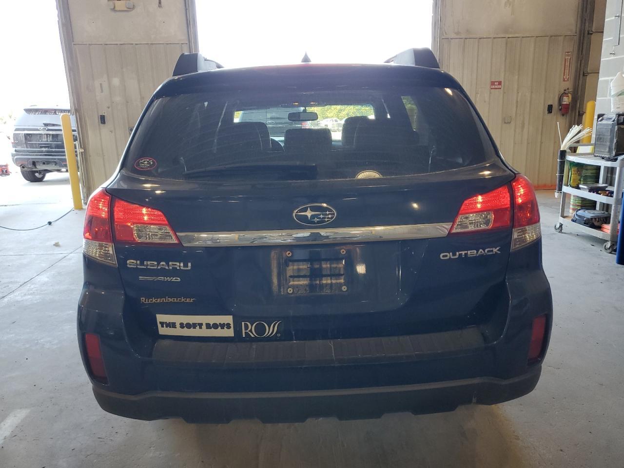 2011 Subaru Outback 2.5I Limited - Image 6