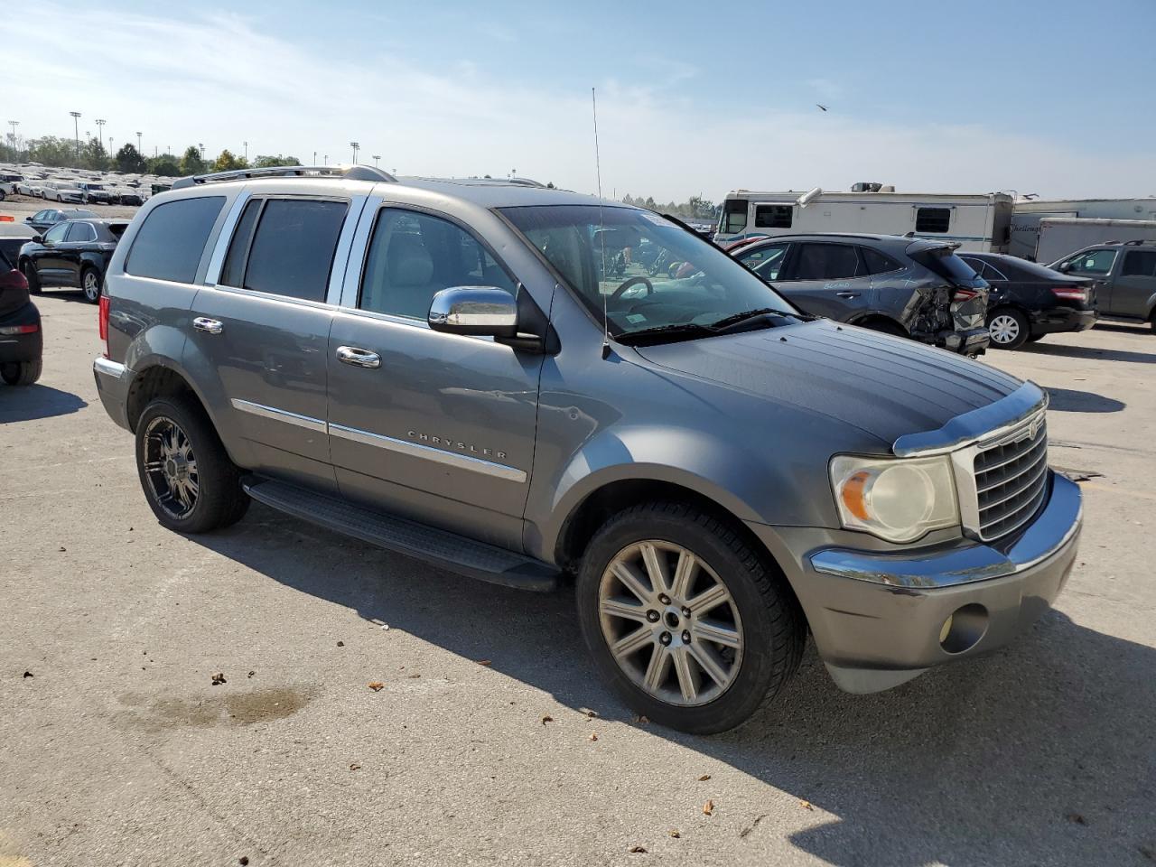 2007 Chrysler Aspen Limited - Image 4