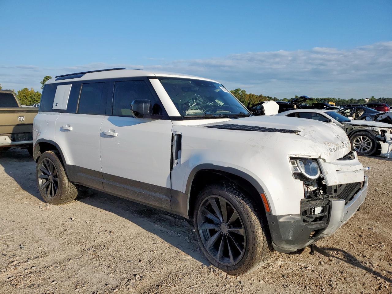 2022 Land Rover Defender 110 S - Фото 4