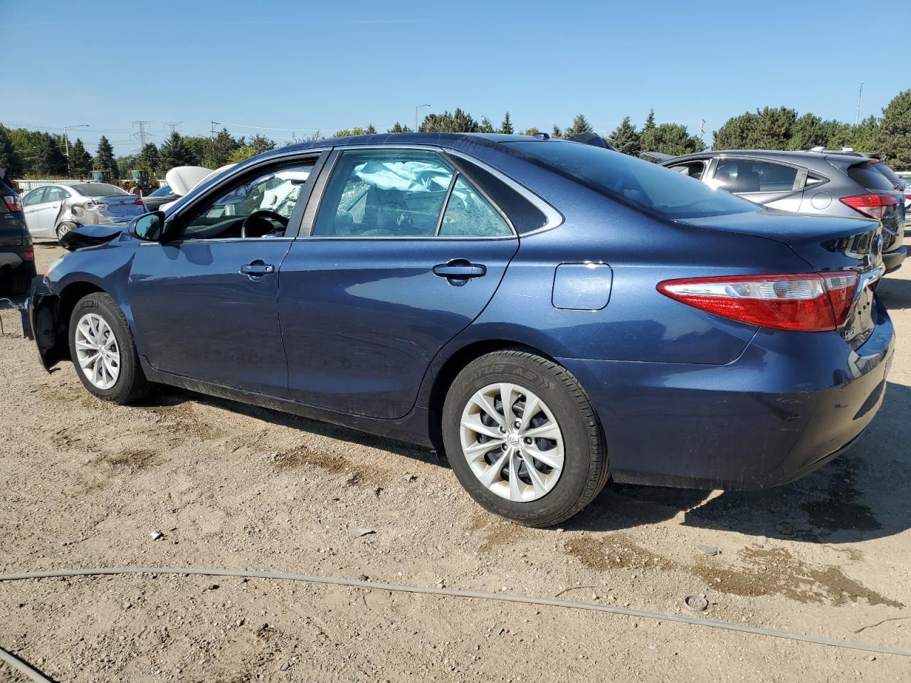 2015 Toyota Camry Le - Фото 2