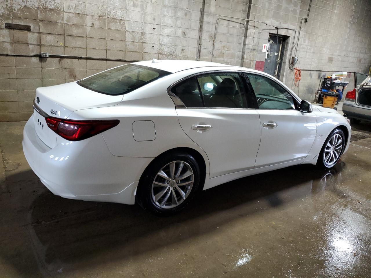 2018 Infiniti Q50 Luxe - Фото 3