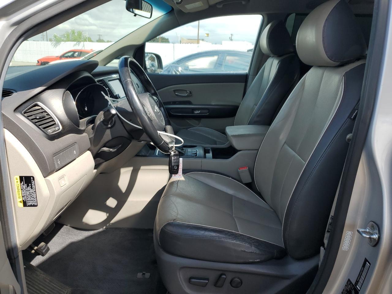 2017 Kia Sedona Lx - Image 7
