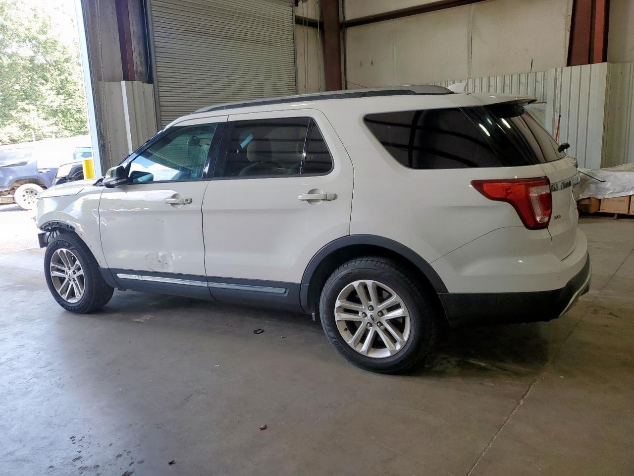 2017 Ford Explorer Xlt - Фото 2