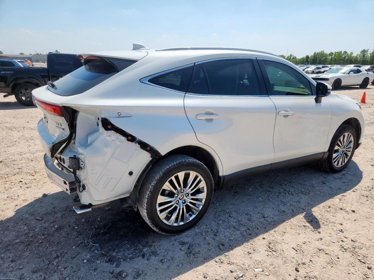 2022 Toyota Venza Le - Фото 3