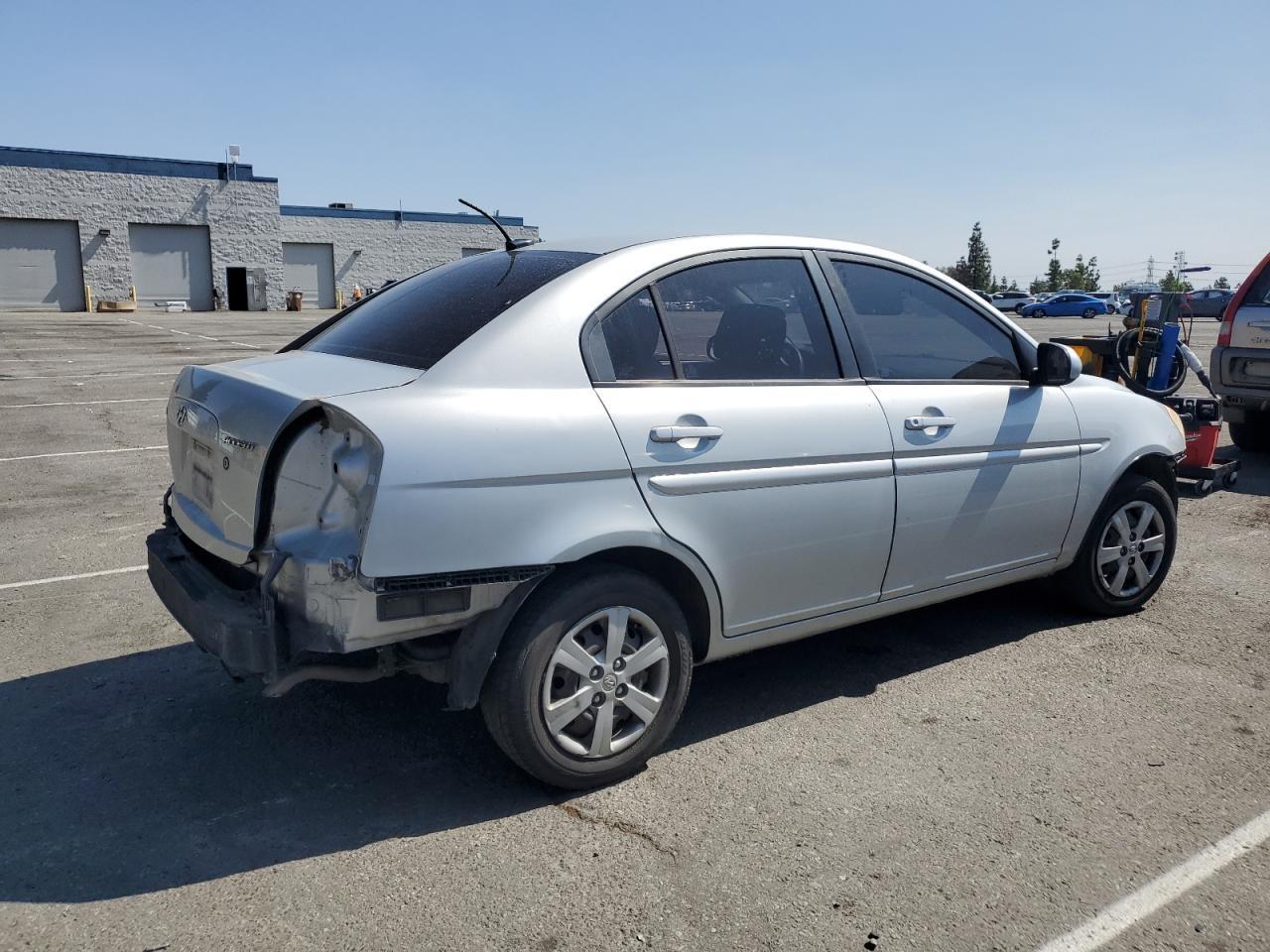 2010 Hyundai Accent Gls - Image 3
