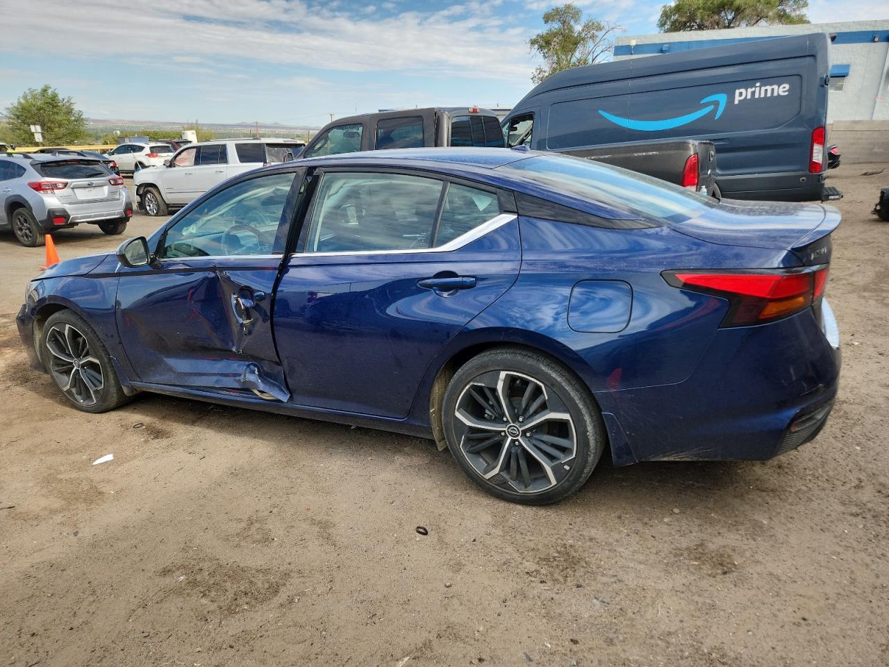 2023 Nissan Altima Sr - Image 2