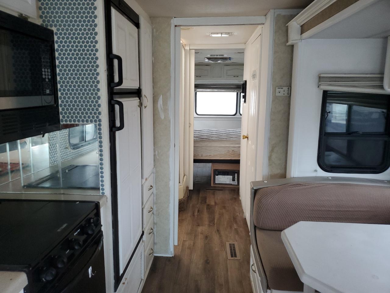 2005 Ford F550 Super Duty Stripped Chassis - Фото 6